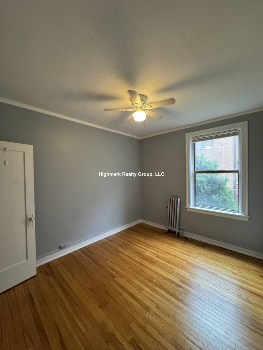 Apartment for rent at 1371 W Estes Ave #2D, Chicago, IL 60626