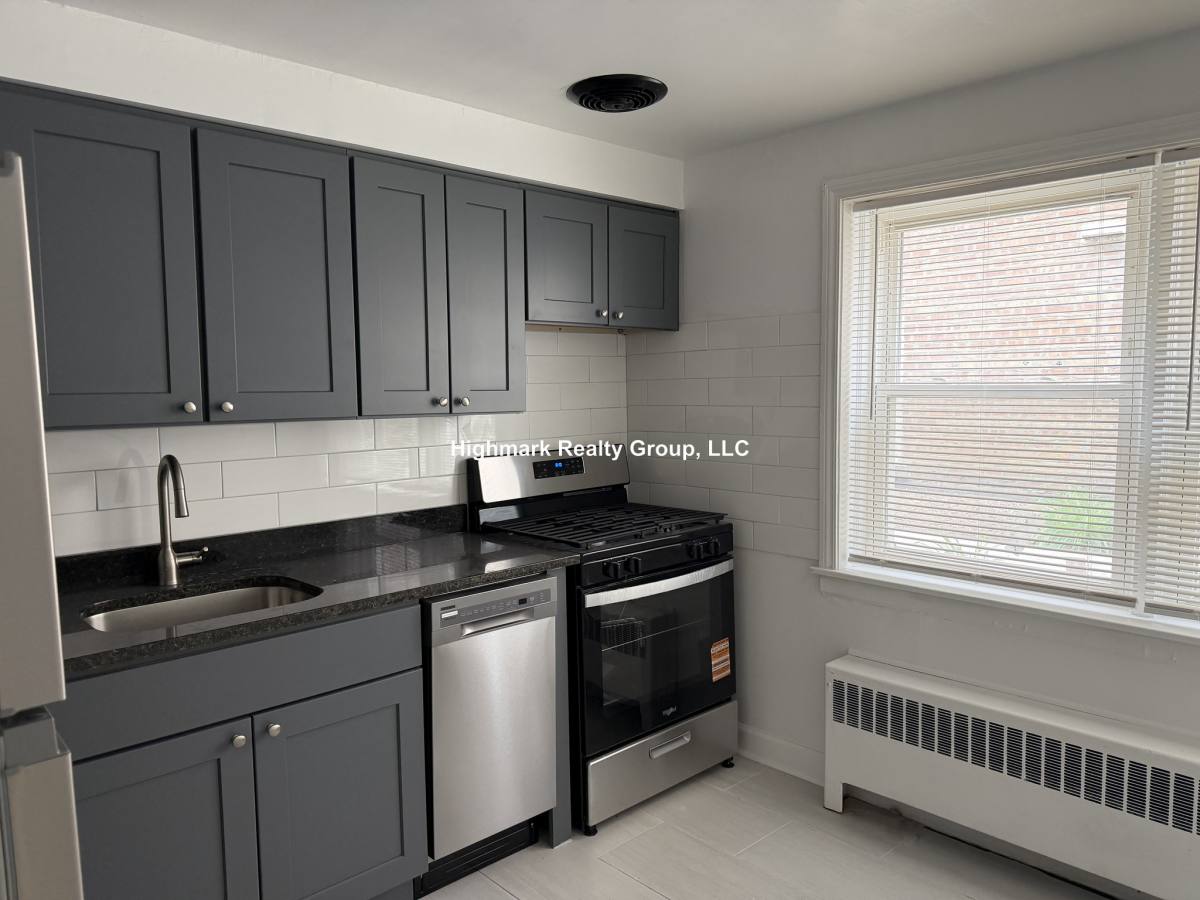 Apartment for rent at 6721 N California Ave #GW1, Chicago, IL 60645