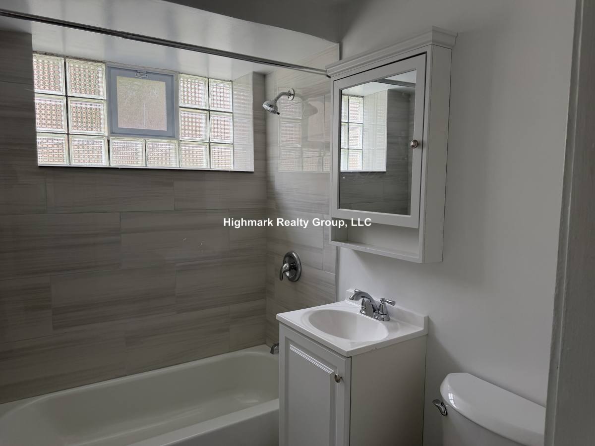 Apartment for rent at 6721 N California Ave #GW1, Chicago, IL 60645
