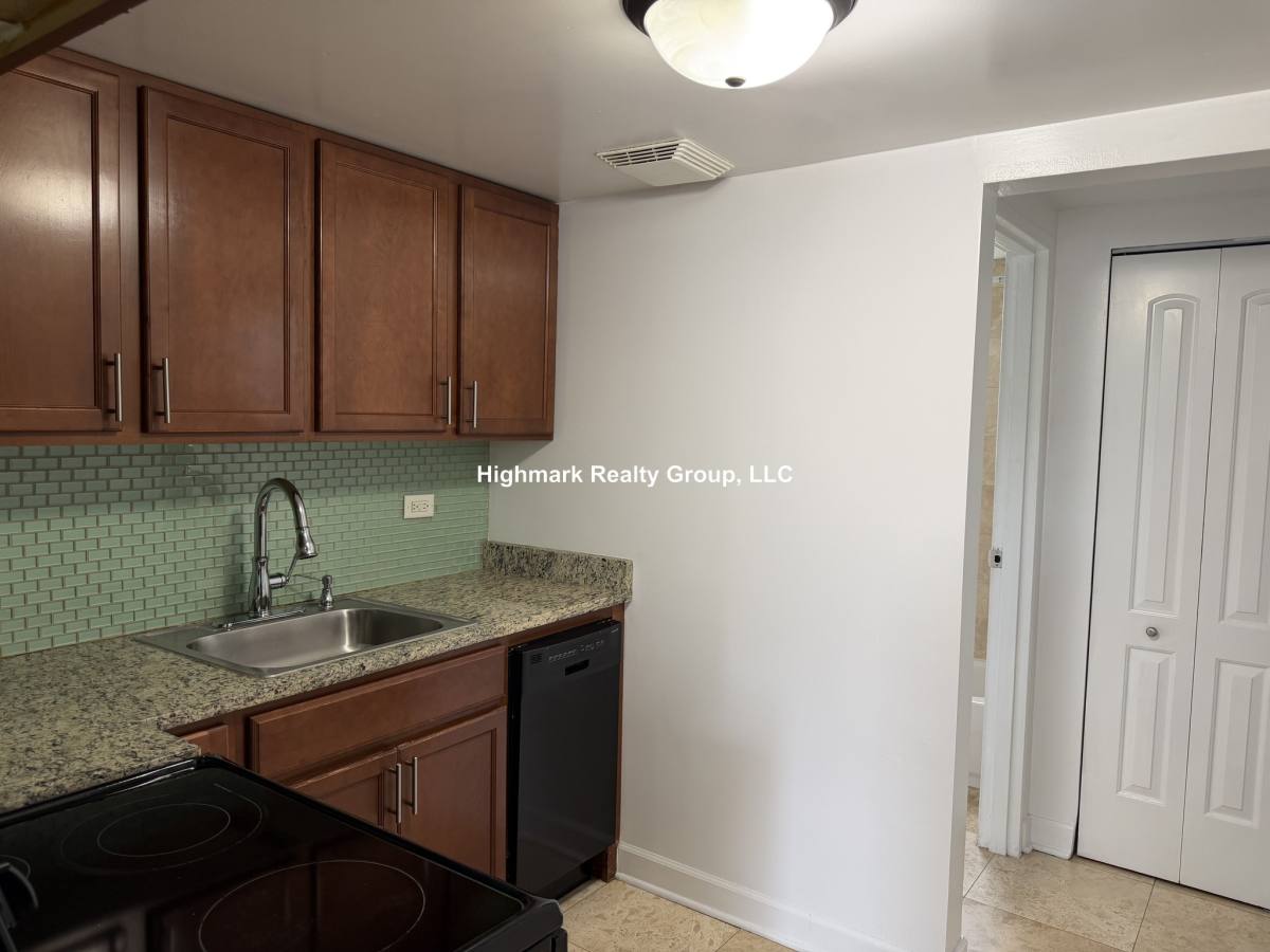 Apartment for rent at 7630 N Milwaukee Ave #1VB, Niles, IL 60714