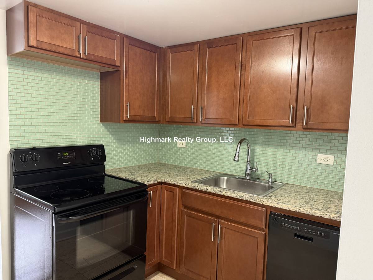 Apartment for rent at 7630 N Milwaukee Ave #1VB, Niles, IL 60714