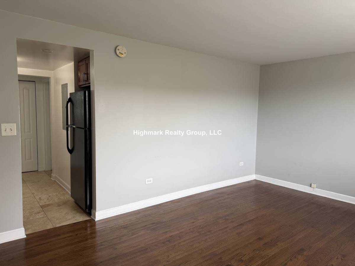 Apartment for rent at 7630 N Milwaukee Ave #1VB, Niles, IL 60714