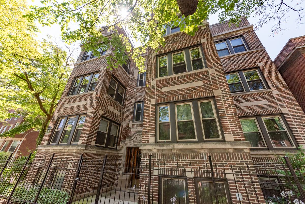 Apartment for rent at 1535 W Addison St #1, Chicago, IL 60613