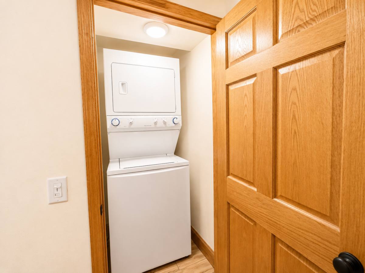 Apartment for rent at 1535 W Addison St #1, Chicago, IL 60613
