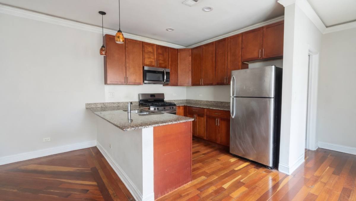 Apartment for rent at 2038 W Touhy Ave #2, Chicago, IL 60645