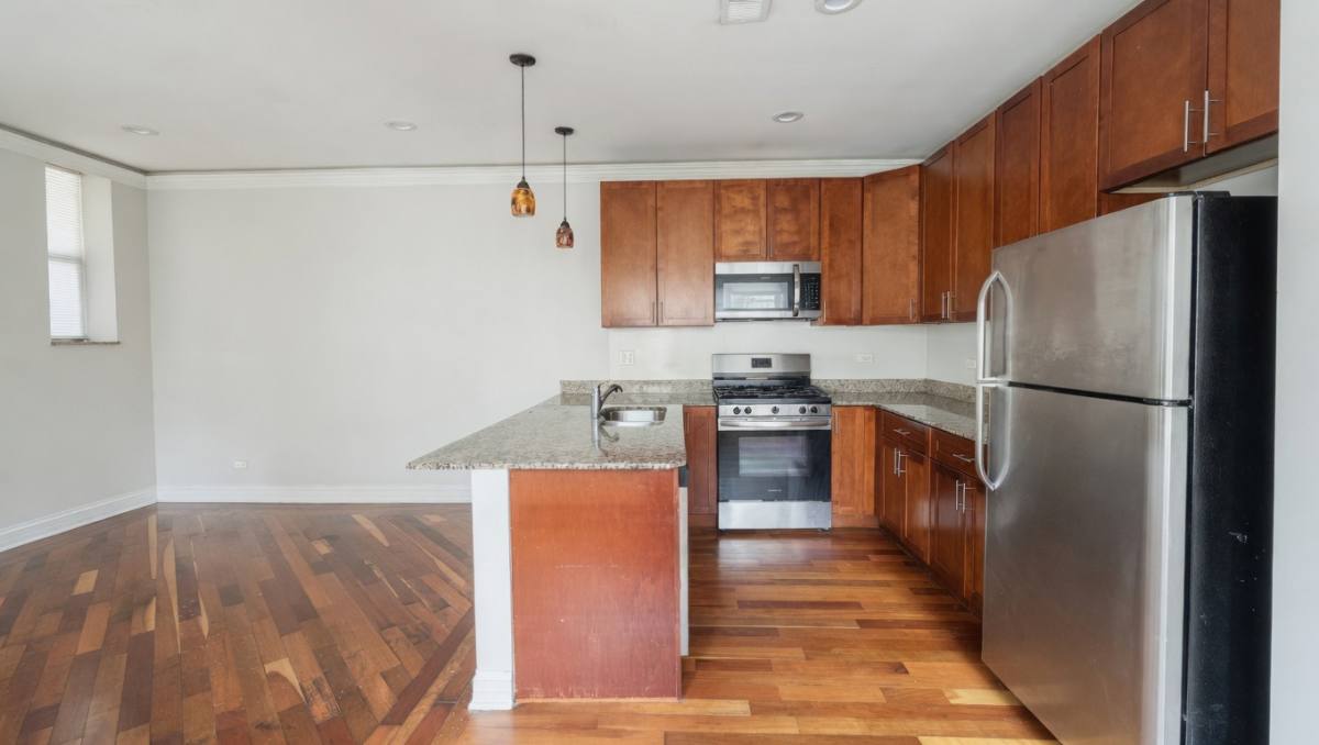 Apartment for rent at 2038 W Touhy Ave #2, Chicago, IL 60645