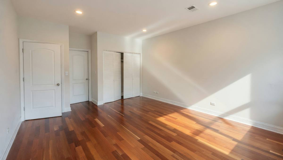 Apartment for rent at 2038 W Touhy Ave #2, Chicago, IL 60645