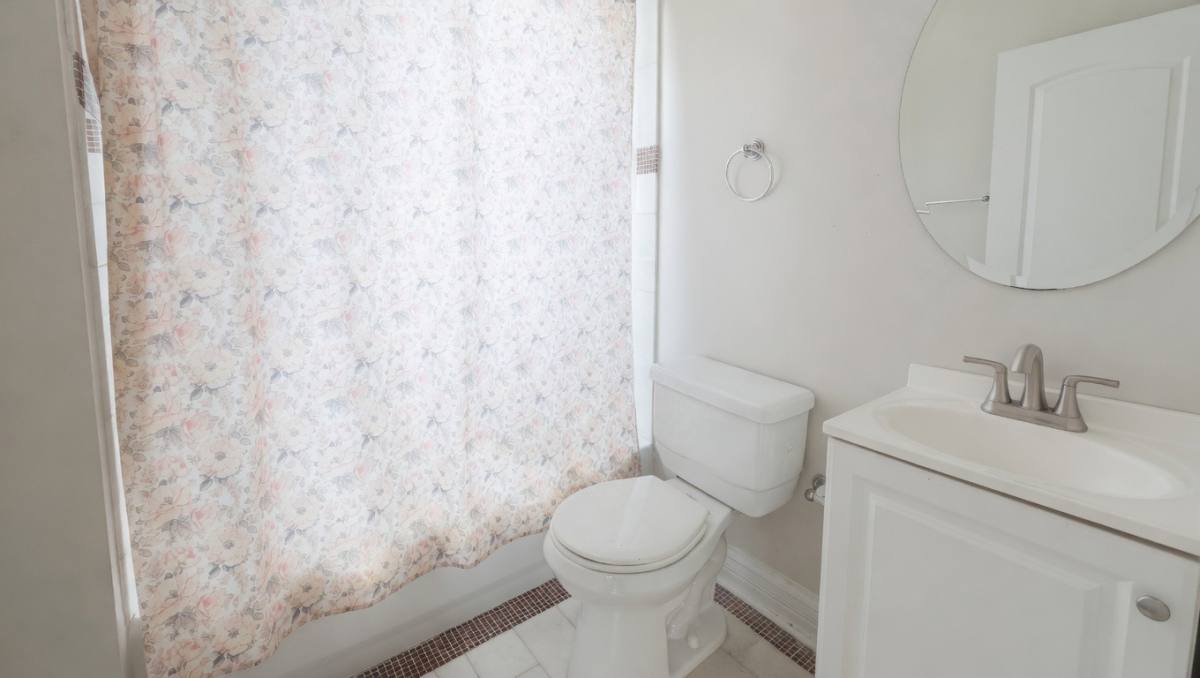 Apartment for rent at 2038 W Touhy Ave #2, Chicago, IL 60645
