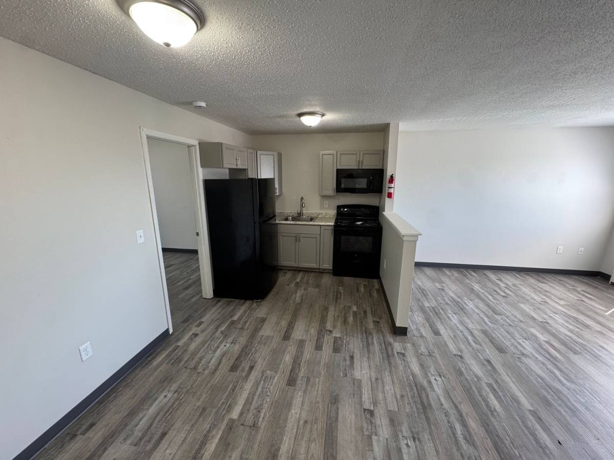 Apartment for rent at 2100 Westdale Dr SW, Cedar Rapids, IA 52404