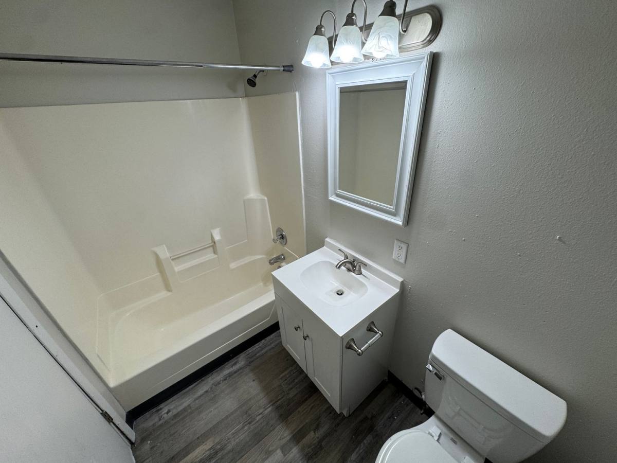 Apartment for rent at 2100 Westdale Dr SW, Cedar Rapids, IA 52404