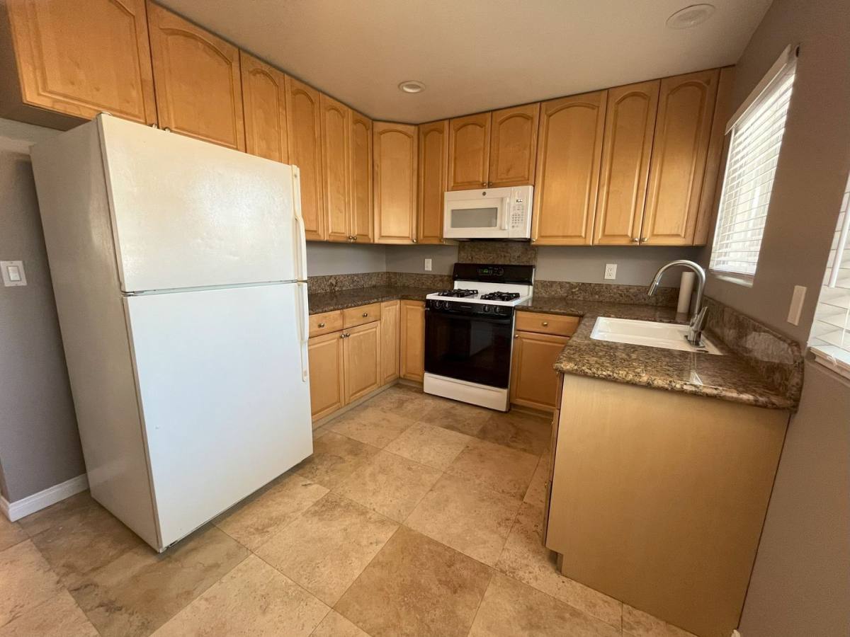 Townhouse for rent at 3662 Nile St, San Diego, CA 92104