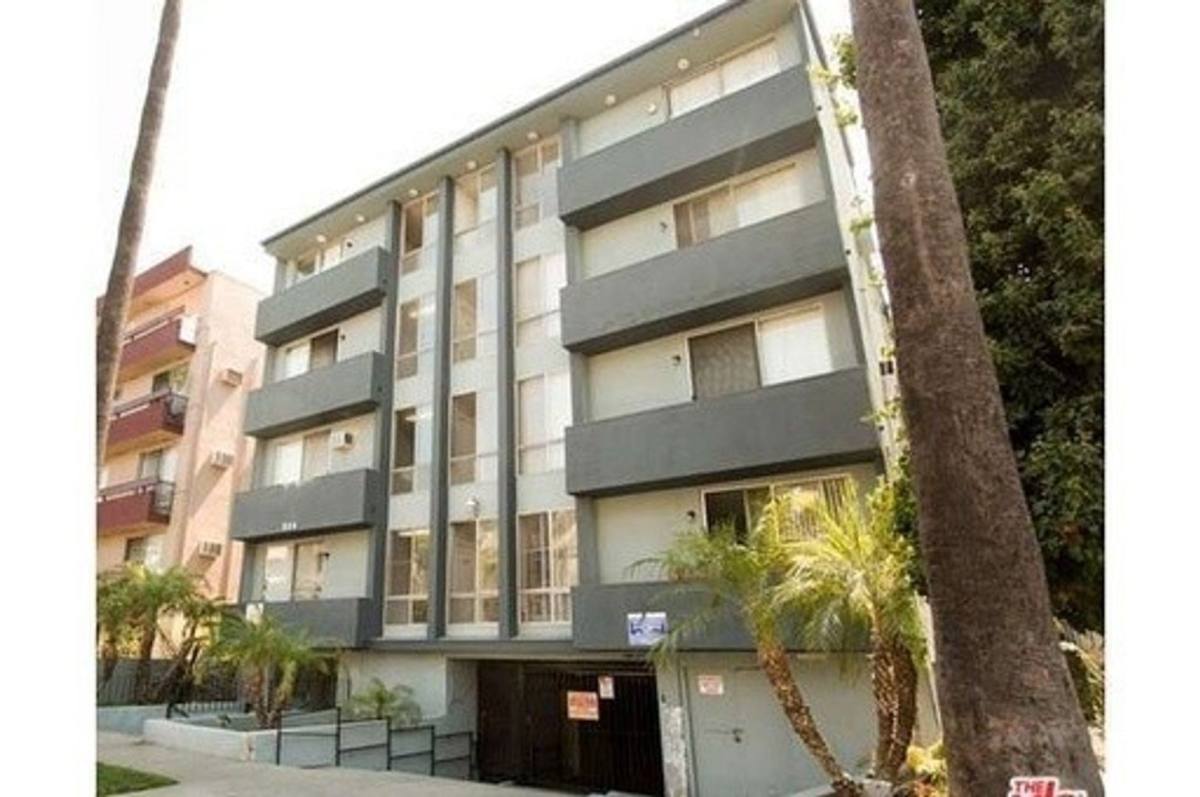 Apartment for rent at 324 S St Andrews Place, Los Angeles, CA 90020