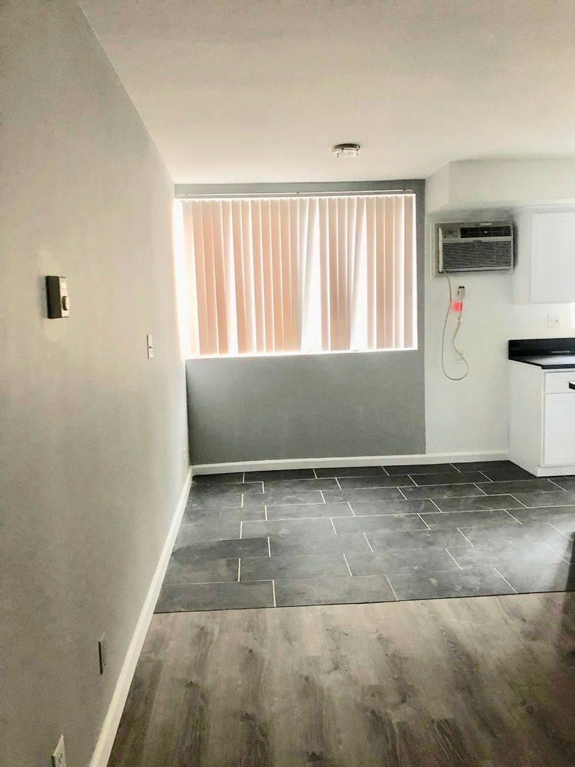Apartment for rent at 324 S St Andrews Place, Los Angeles, CA 90020