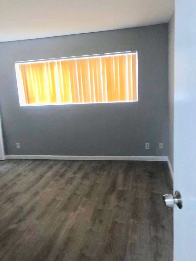 Apartment for rent at 324 S St Andrews Place, Los Angeles, CA 90020