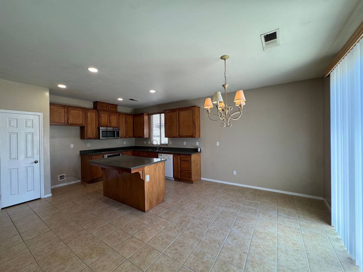 House for rent at 11713 Starlight Dr, Bakersfield, CA 93312