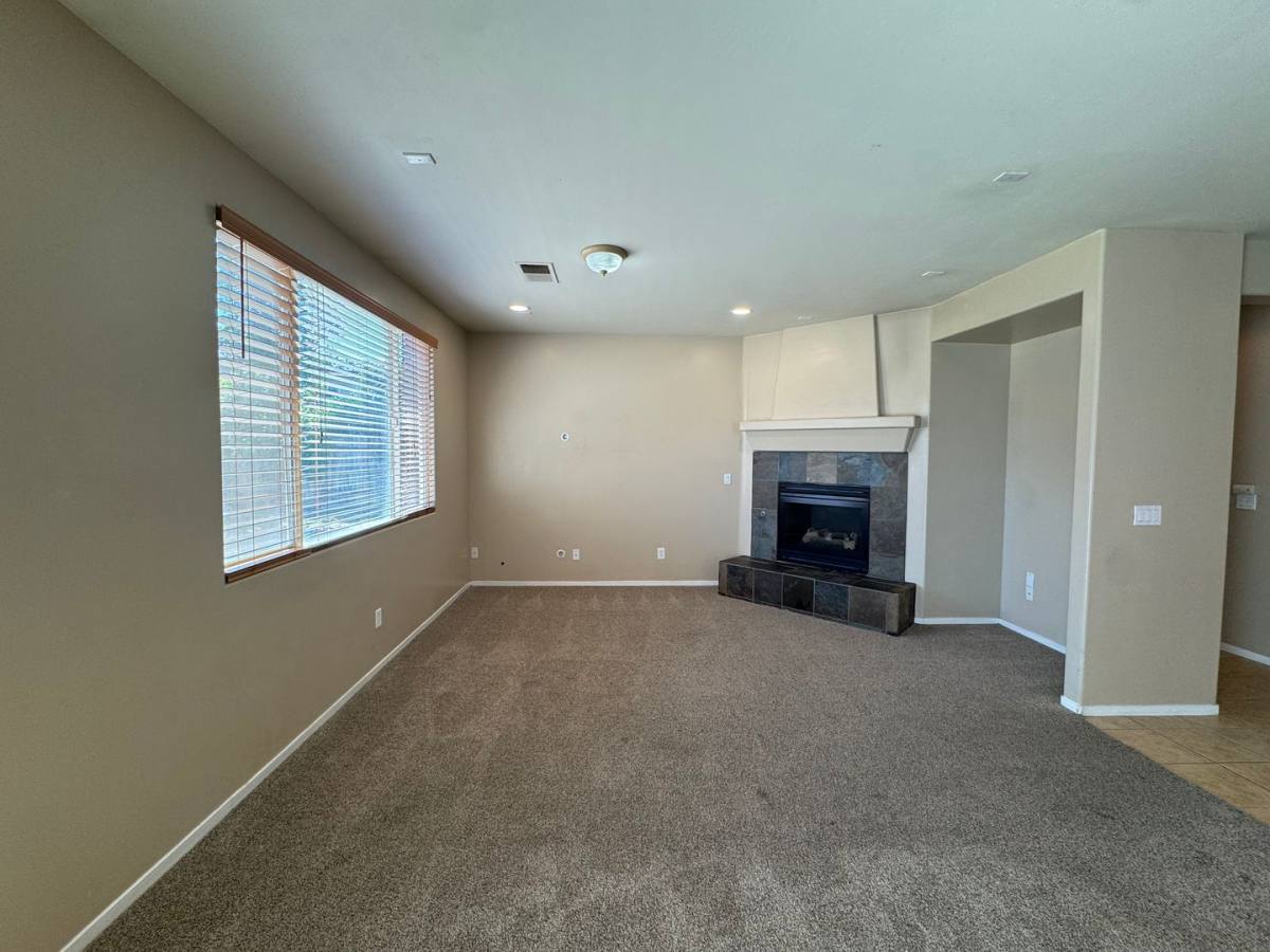 House for rent at 11713 Starlight Dr, Bakersfield, CA 93312