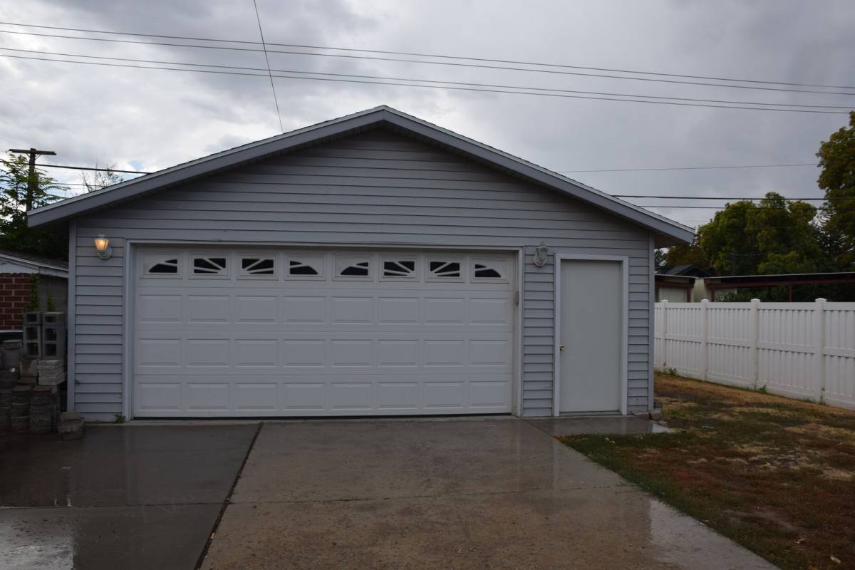 House for rent at 864 Bryan Ave S, Salt Lake City, UT 84105