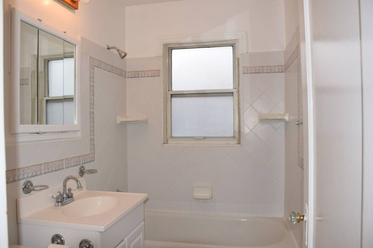 House for rent at 864 Bryan Ave S, Salt Lake City, UT 84105