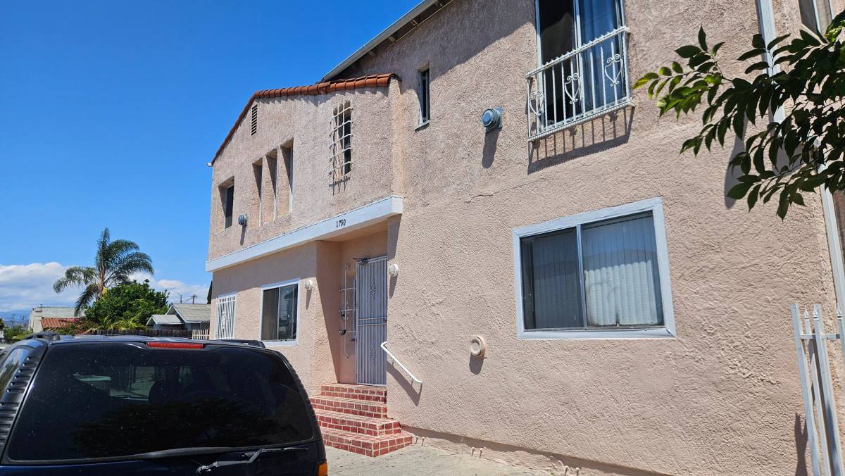 Apartment for rent at 1750 S Longwood Ave, Los Angeles, CA 90019