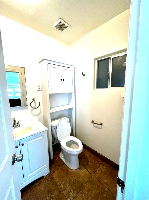 Apartment for rent at 855 1 2 W 43rd Place, Los Angeles, CA 90037