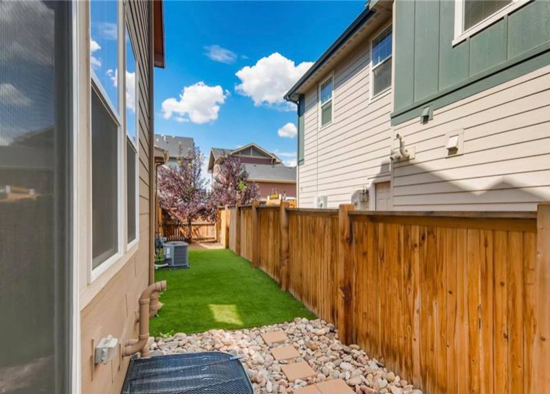 Townhouse for rent at 11209 E 25th Dr, Aurora, CO 80010