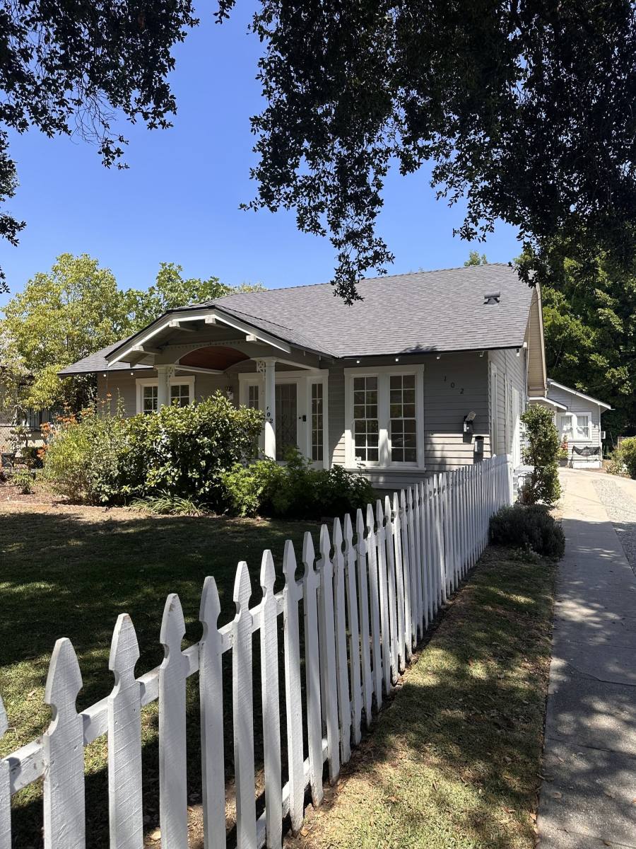 House for rent at 102 N Oak Ave, Pasadena, CA 91107