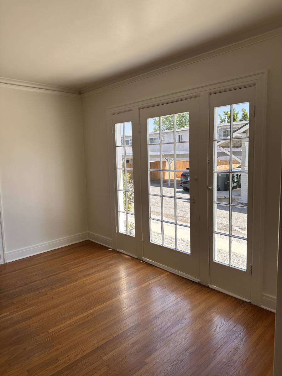 House for rent at 102 N Oak Ave, Pasadena, CA 91107