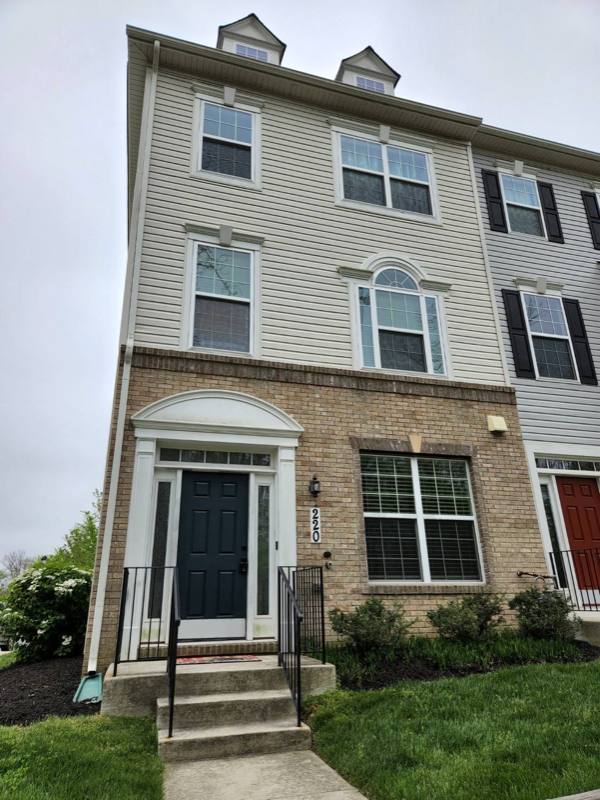 Townhouse for rent at 220 Ironwood Manor Dr, Silver Spring, MD 20904