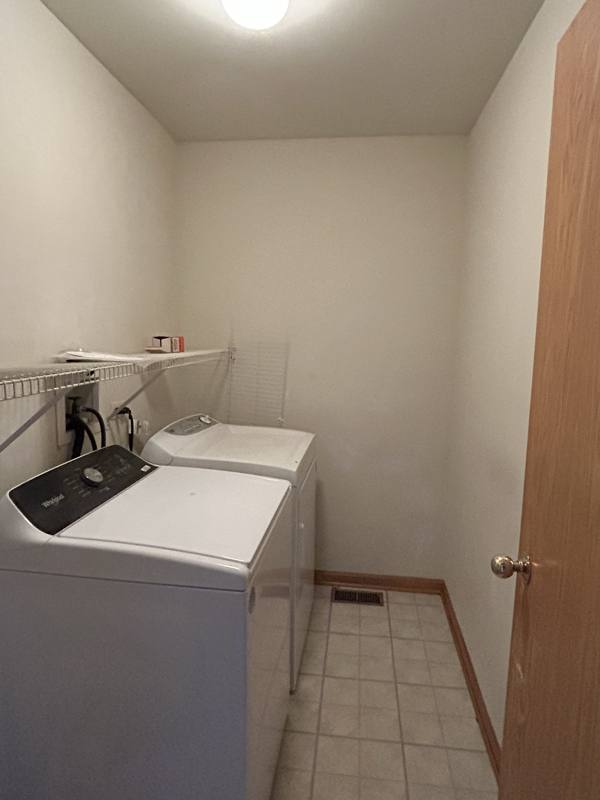 Townhouse for rent at 130 Cammeron Court, Aurora, IL 60504