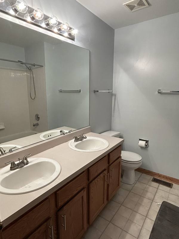 Townhouse for rent at 130 Cammeron Court, Aurora, IL 60504