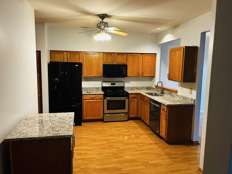 Townhouse for rent at 130 Cammeron Court, Aurora, IL 60504