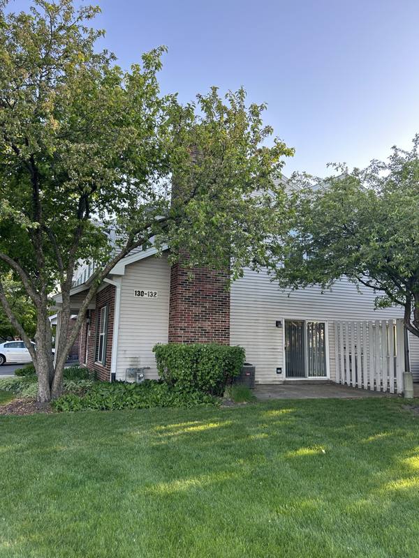 Townhouse for rent at 130 Cammeron Court, Aurora, IL 60504