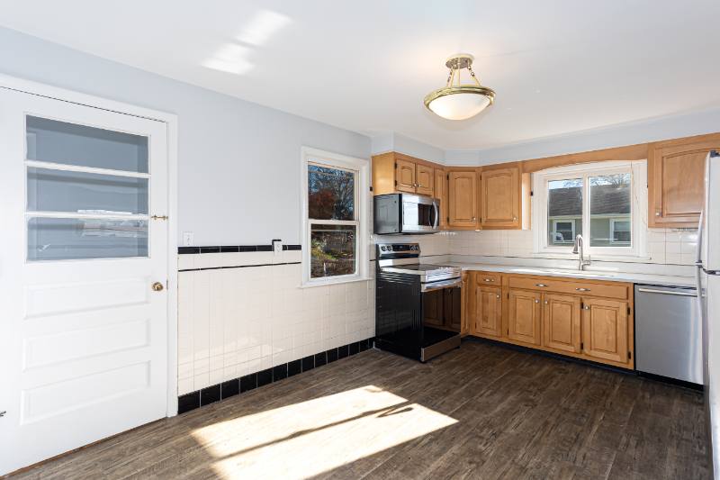 Apartment for rent at 272 Hunyadi Ave, Fairfield, CT 06824
