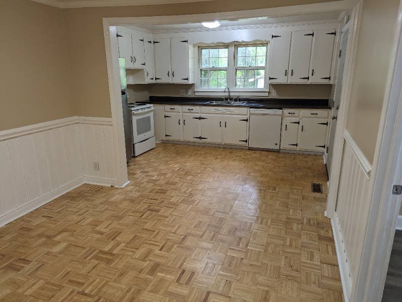 House for rent at 828 Crescent Dr, Reidsville, NC 27320