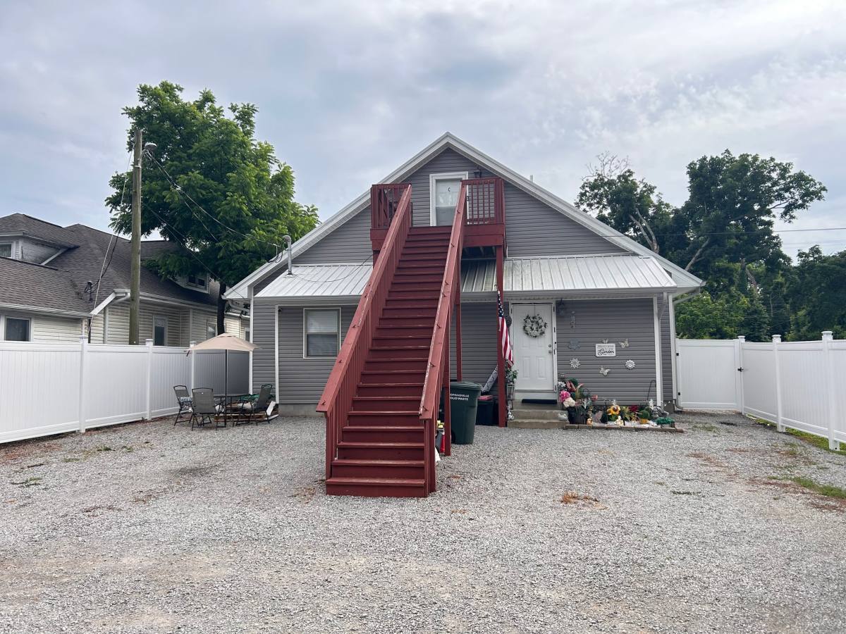 Apartment for rent at 404 E 18th St #C, Hopkinsville, KY 42240