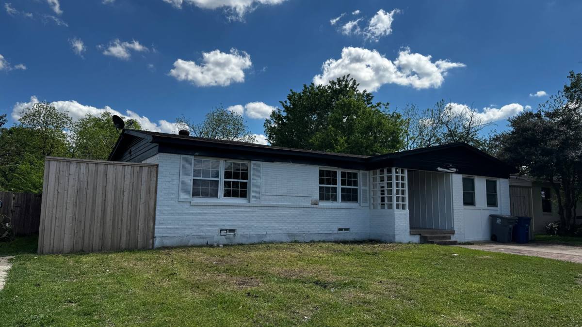 House for rent at 10932 Dunaway Dr, Dallas, TX 75228