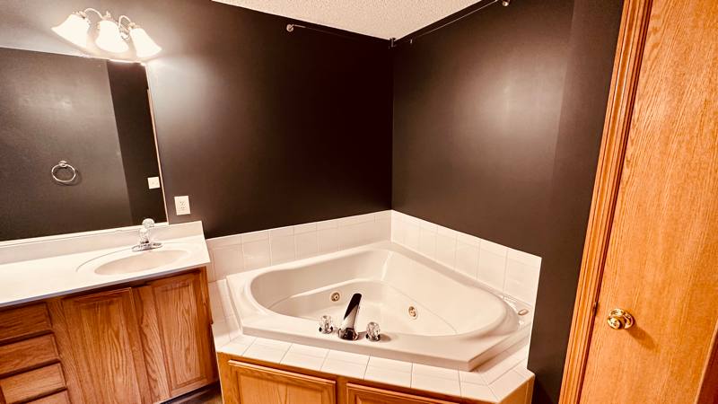 Townhouse for rent at 20048 Heritage Dr, Lakeville, MN 55044