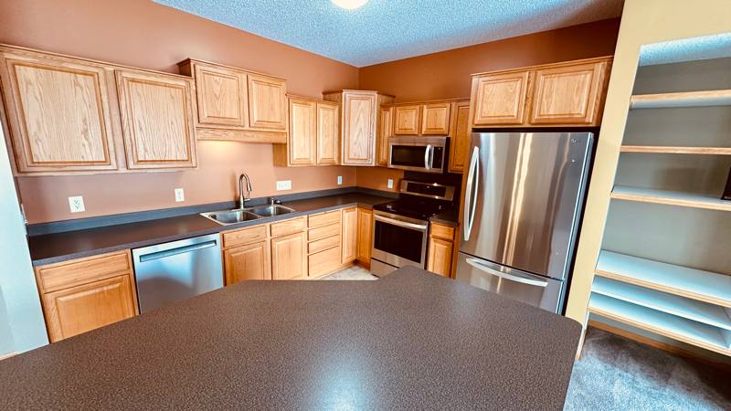 Townhouse for rent at 20048 Heritage Dr, Lakeville, MN 55044