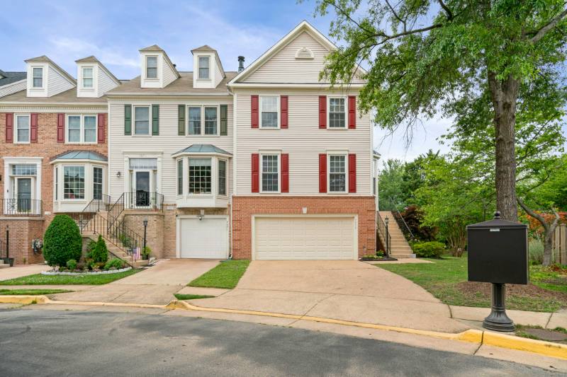 Townhouse for rent at 7073 Kings Manor Dr, Alexandria, VA 22315