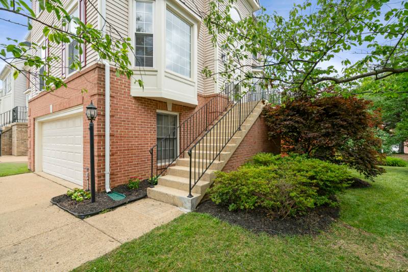 Townhouse for rent at 7073 Kings Manor Dr, Alexandria, VA 22315
