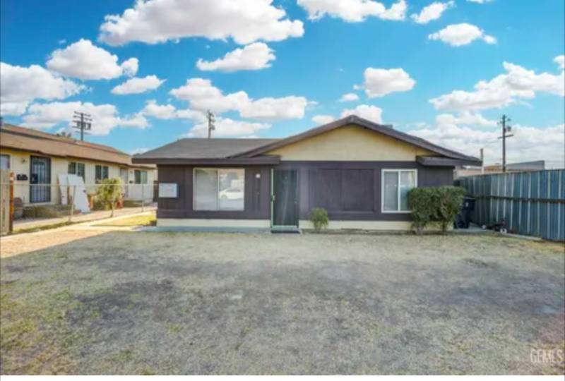 House for rent at 3817 K St #A, Bakersfield, CA 93301