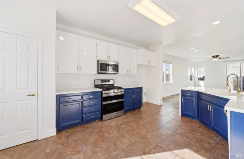 House for rent at 1888 Leaning Oak Dr, Fairfield, CA 94534