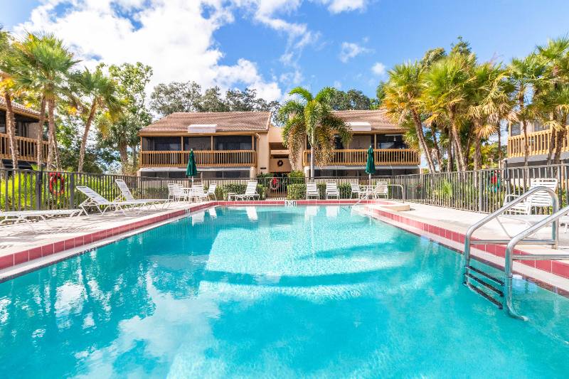 Apartment for rent at 3071 Willow Green, Sarasota, FL 34235