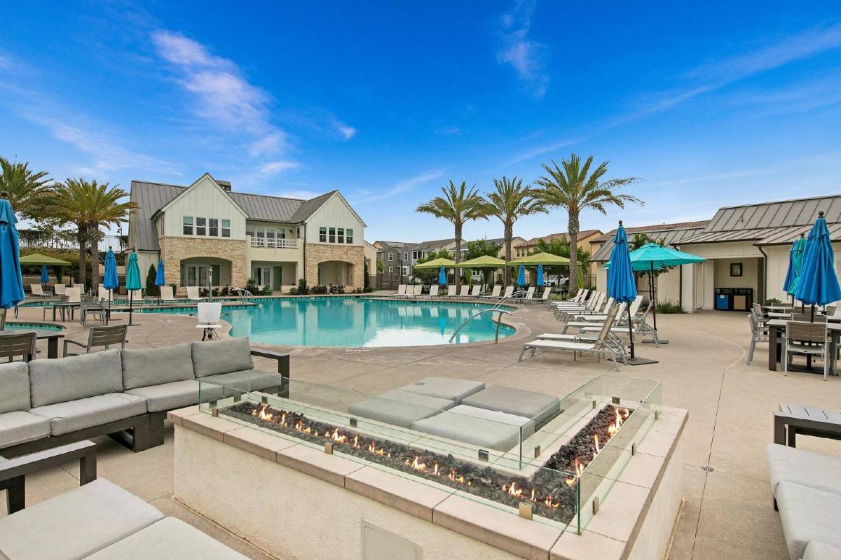 Townhouse for rent at 1323 Camino Carmelo #154, Chula Vista, CA 91913