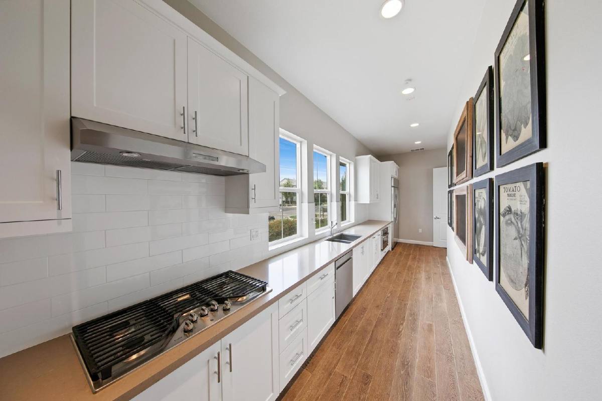 Townhouse for rent at 1323 Camino Carmelo #154, Chula Vista, CA 91913