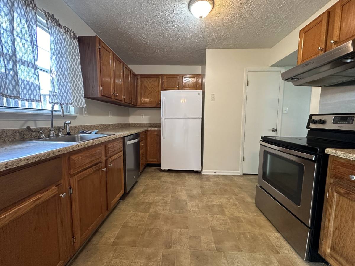Townhouse for rent at 8625 Cartwright Court, Manassas, VA 20111