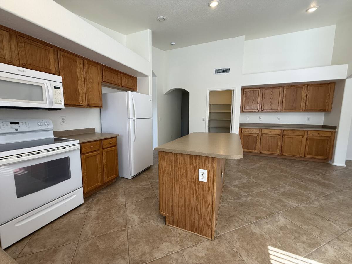 House for rent at 9587 W Seldon Lane, Peoria, AZ 85345