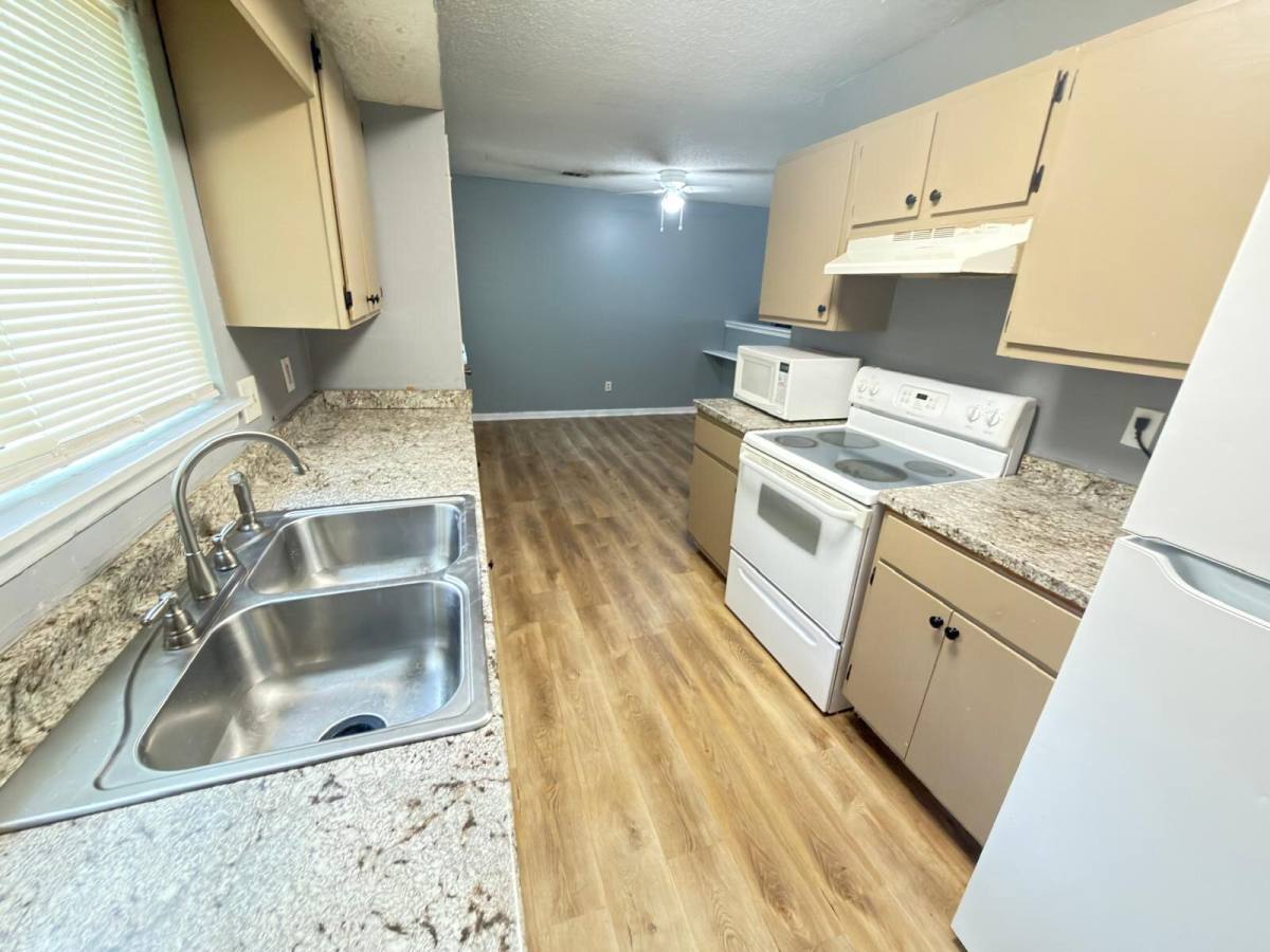 Townhouse for rent at 8342 Glenwoods Terrace, Riverdale, GA 30274