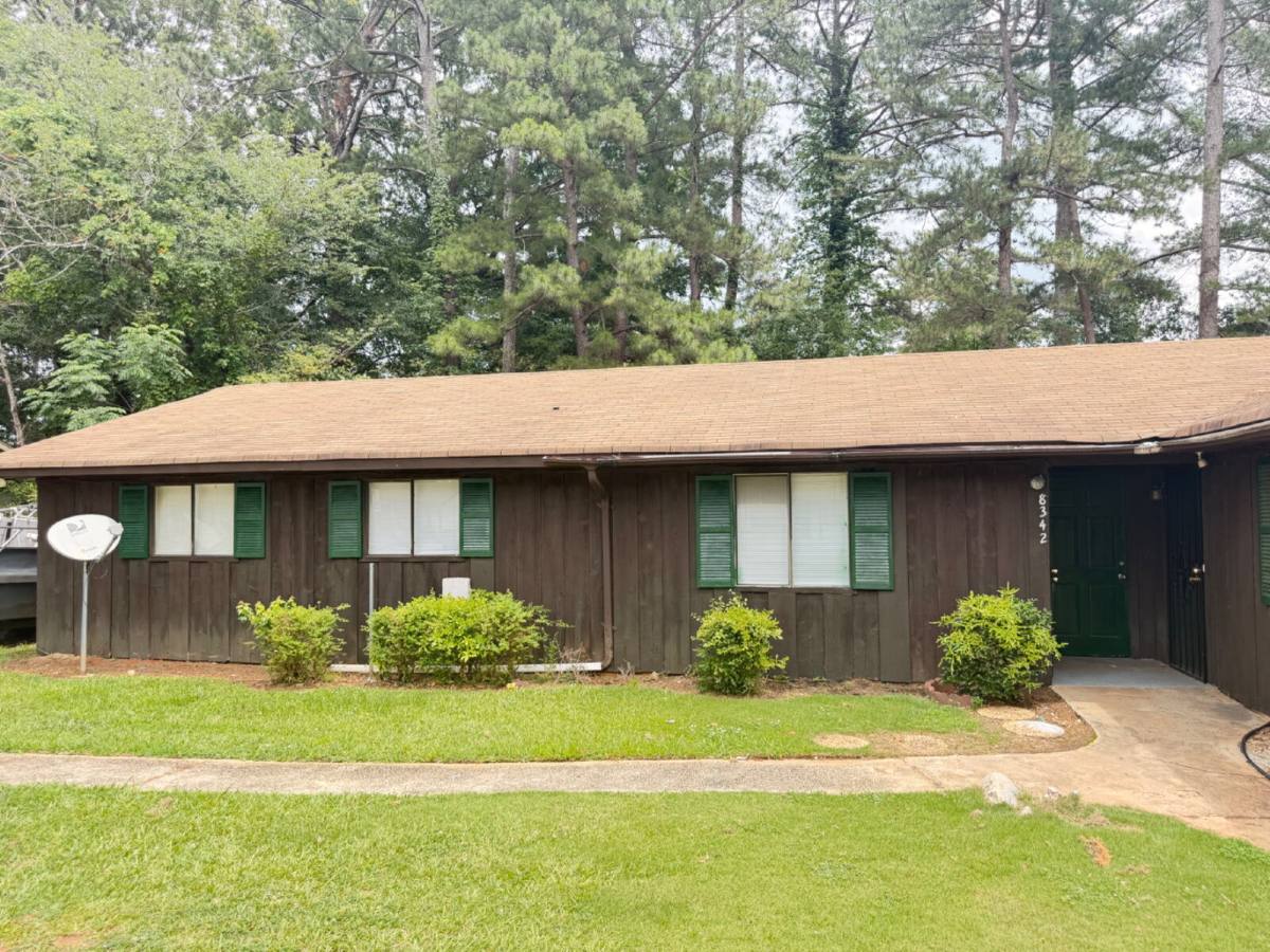 Townhouse for rent at 8342 Glenwoods Terrace, Riverdale, GA 30274