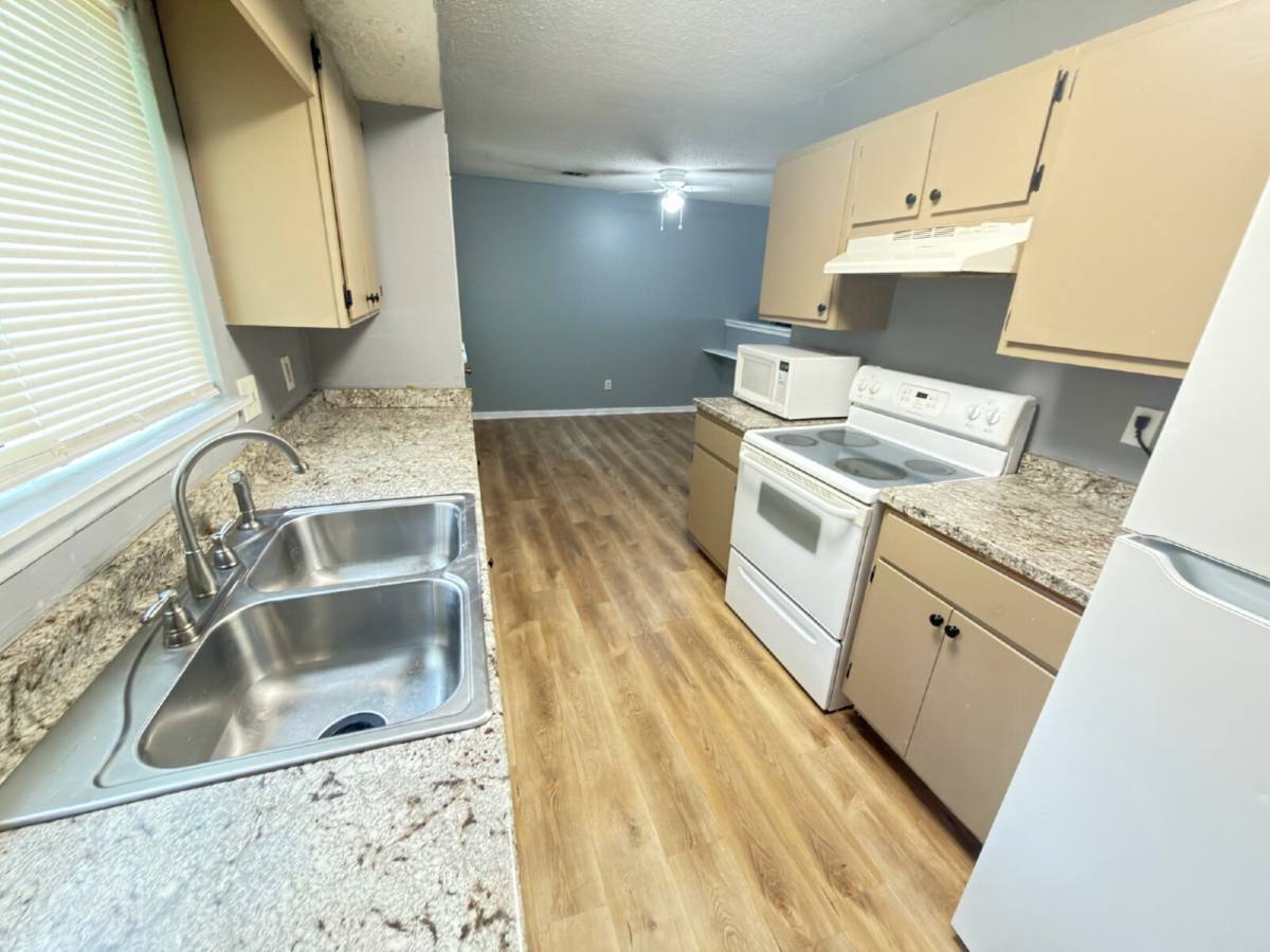 Townhouse for rent at 8342 Glenwoods Terrace, Riverdale, GA 30274